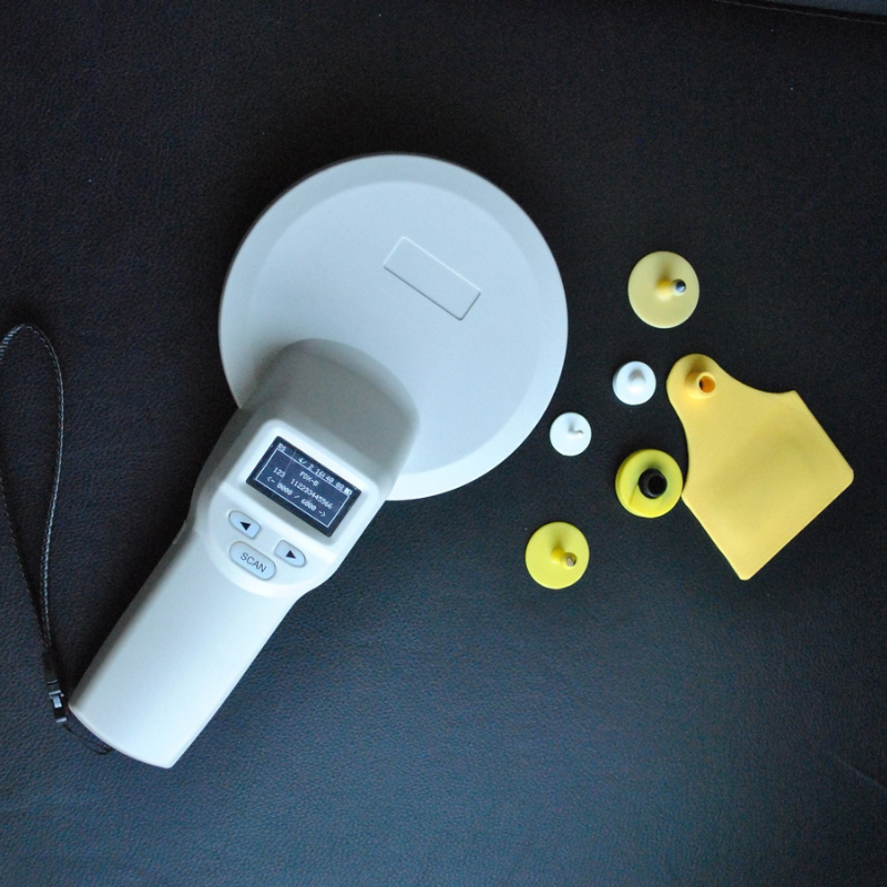 Cattle ear tag scanner
